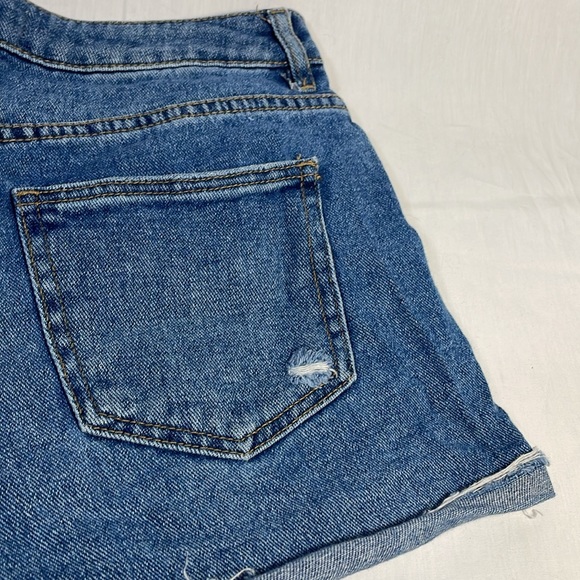 Pacsun Medium Wash Mom Short Jean Shorts Size 27 High Rise Distressed Cuffed - Picture 3 of 7